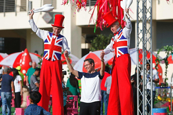 Walkabout characters and stilt walking